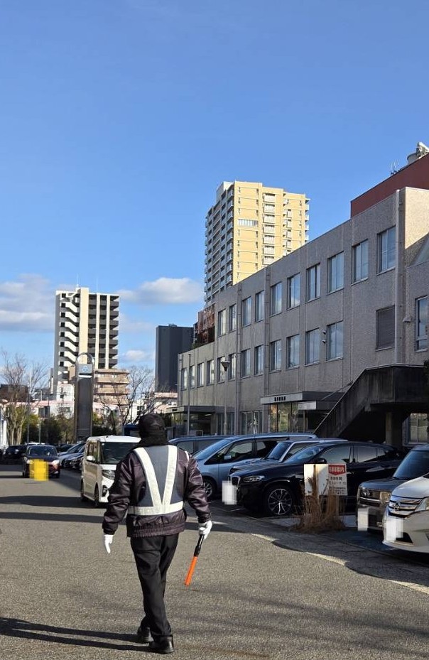 期日前投票の会場駐車場警備