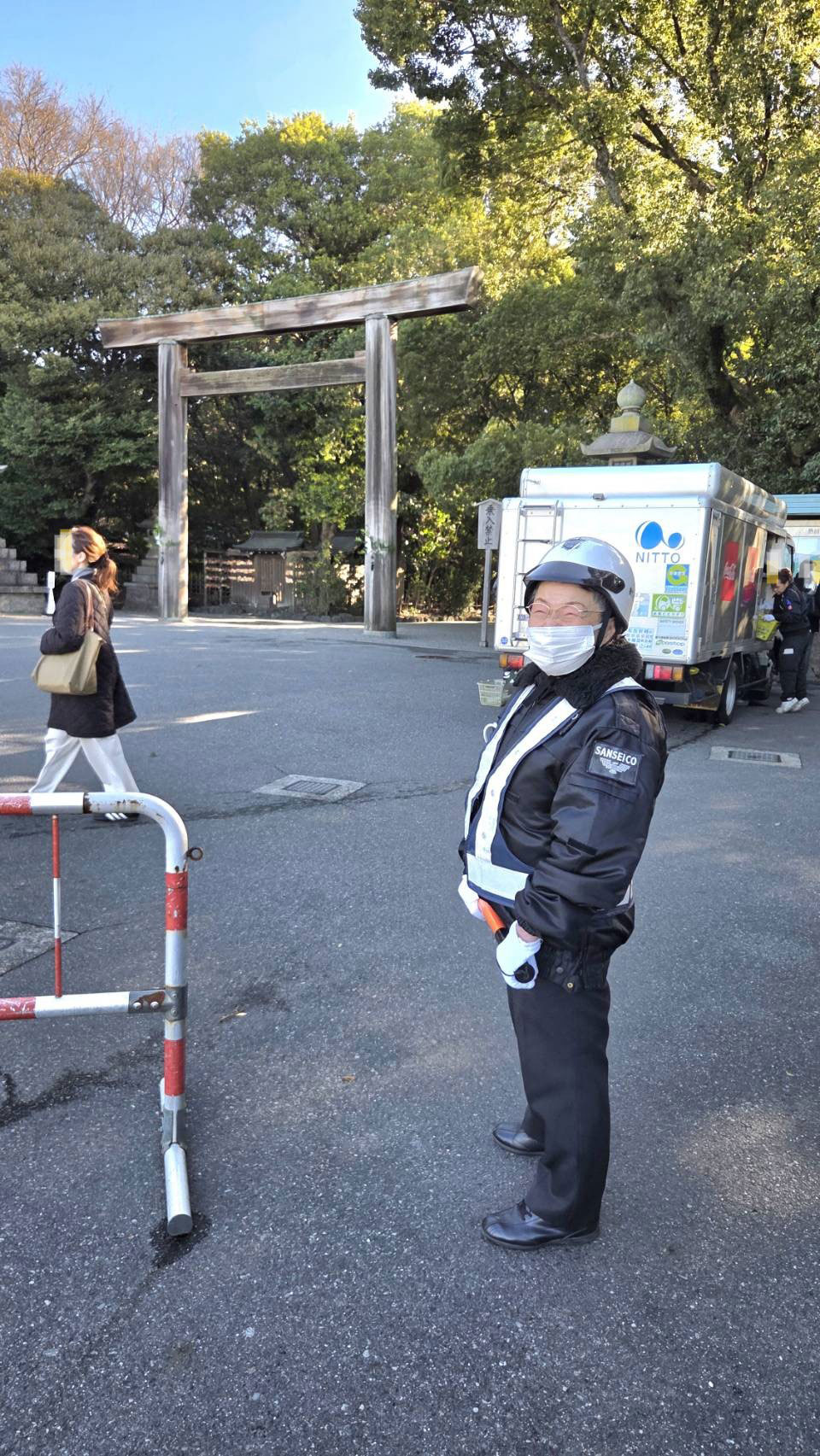 熱田神宮で警備をしました。